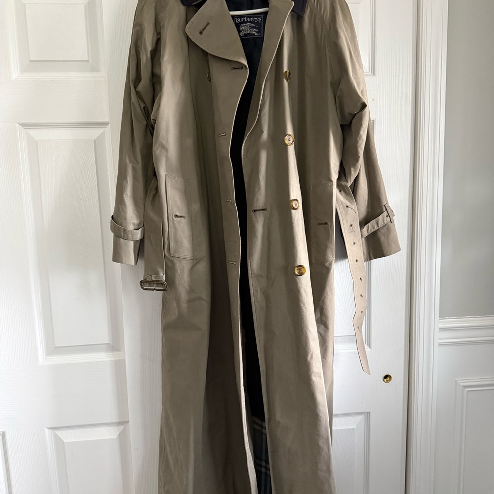 Vintage Burberry Trench Coat w zip-out wool lining and collar - Picture 3 of 8